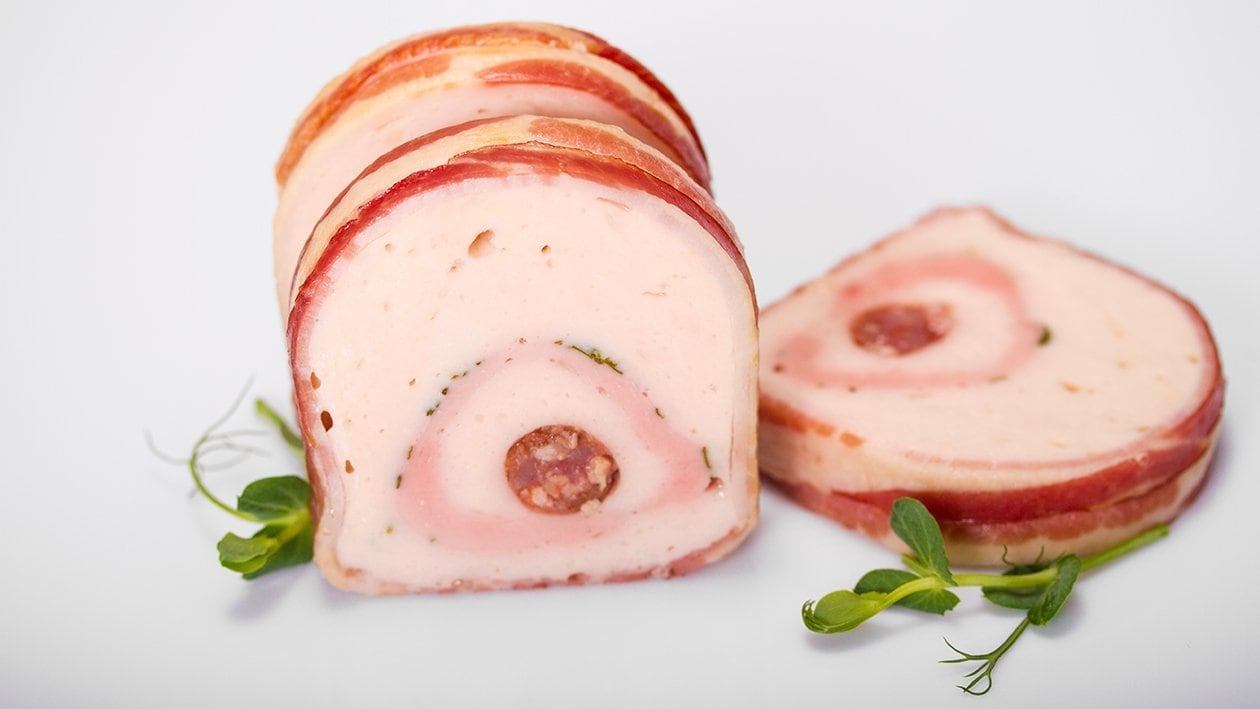 Rulada traditionala cu pui, porc si carnati de casa, invelita in jambon – - Reţetă