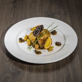 File de pui coquelet cu mere caramelizate si sos de nuci verzi File de pui coquelet cu mere caramelizate si sos de nuci verzi