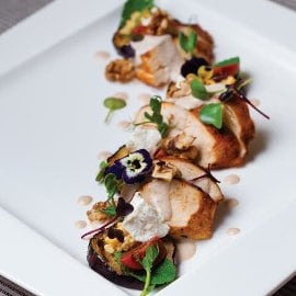 Piept de pui cu sos de nuci si salata de couscous cu branza de capra Piept de pui cu sos de nuci si salata de couscous cu branza de capra