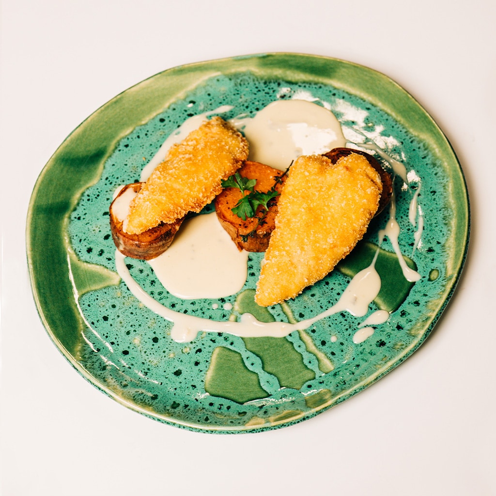 Snitel pufos in crusta de fulgi de cartofi si parmezan Snitel pufos in crusta de fulgi de cartofi si parmezan