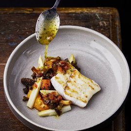 File de calcan, sparanghel afumat, confit de citrice