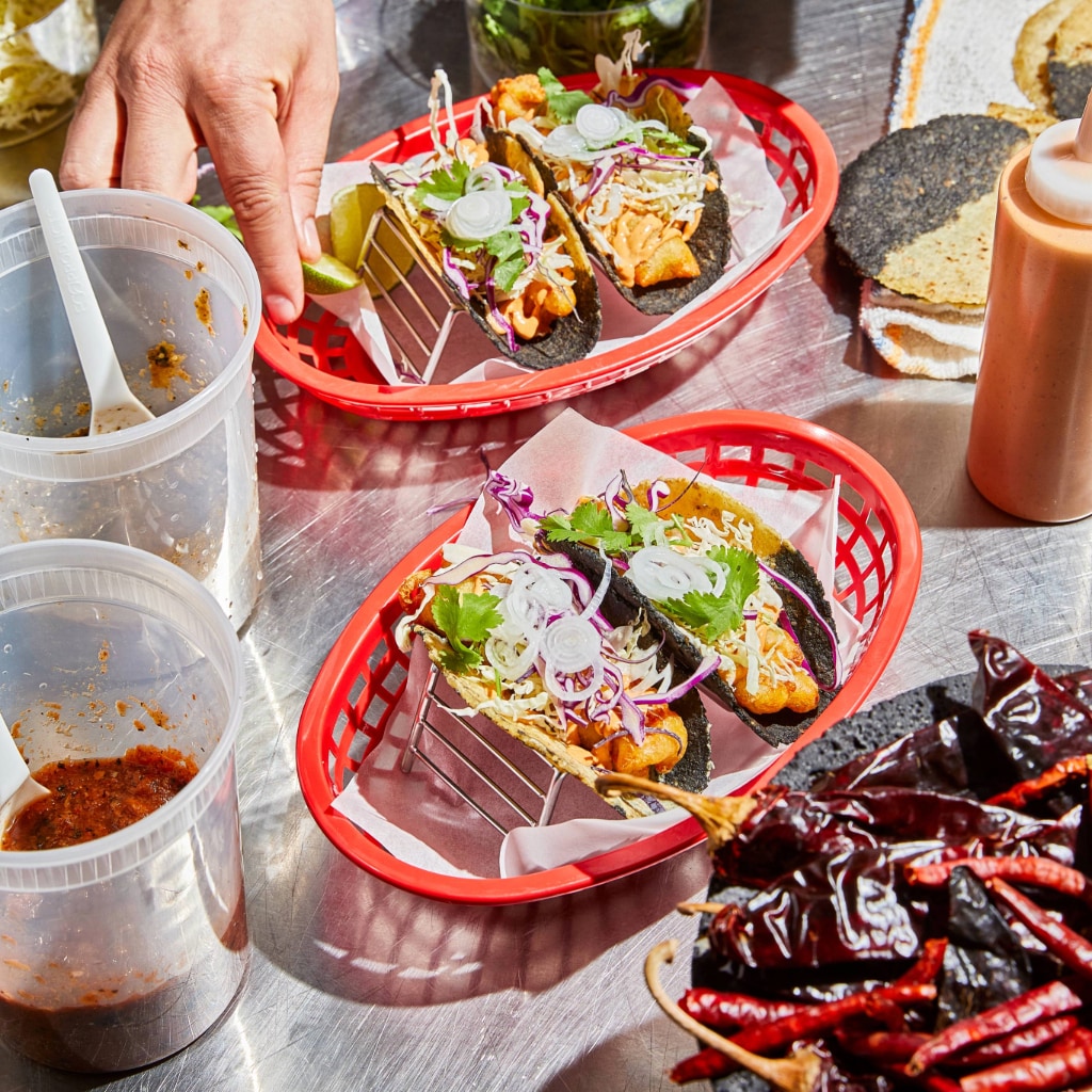 Tacos cu pește în stil Baja Californian Tacos cu pește în stil Baja Californian