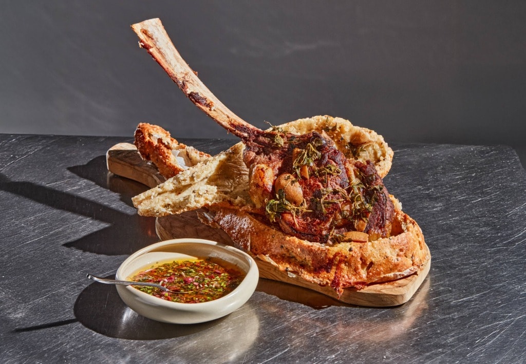 Tomahawk de vită în aluat sărat cu inserție de sos Demi-Glace – - Reţetă