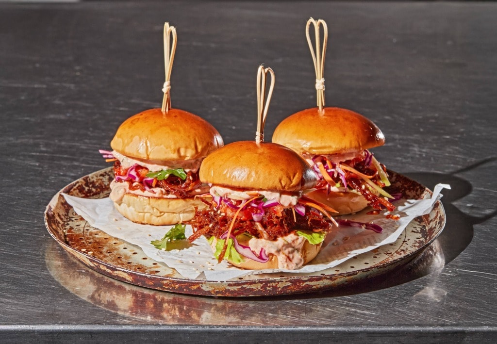 Burger în stil asiatic cu pulled porc – - Reţetă