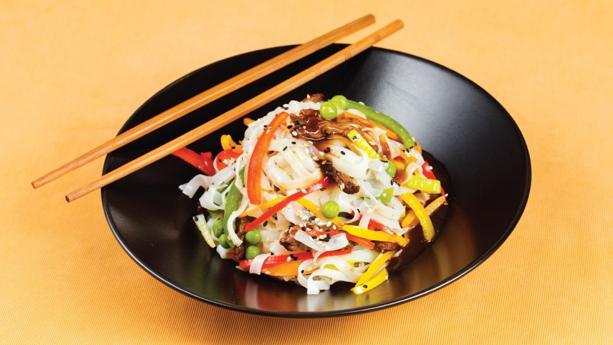 Noodles la wok asezonati cu supa clara de vita – - Reţetă