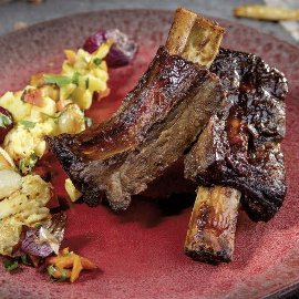 Coaste de vita glazurate cu legume radacinoase si coriandru Coaste de vita glazurate cu legume radacinoase si coriandru