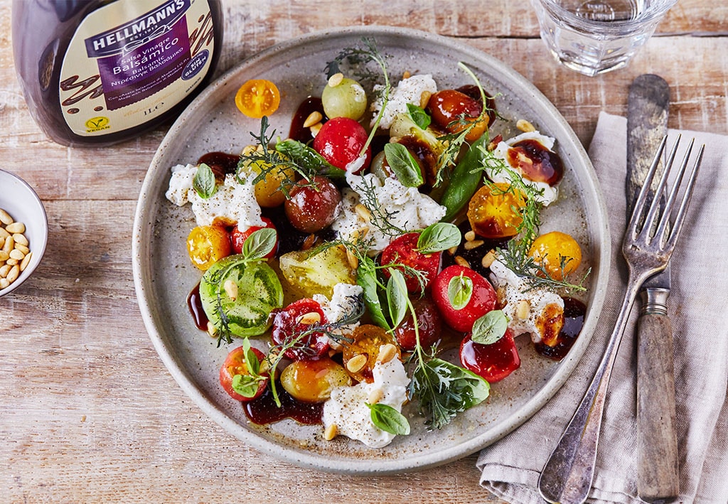 Roșii asortate și burrata asezonate cu dressing balsamic – - Reţetă