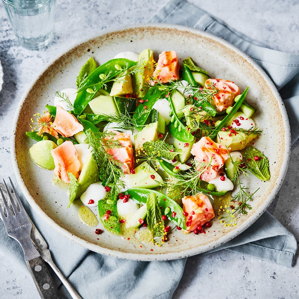 Salata cu somon la gratar si dressing cu miere si mustar Salata cu somon la gratar si dressing cu miere si mustar