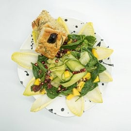 Salata de linte, foccacia cu rosii uscate si ierburi aromatice Salata de linte, foccacia cu rosii uscate si ierburi aromatice
