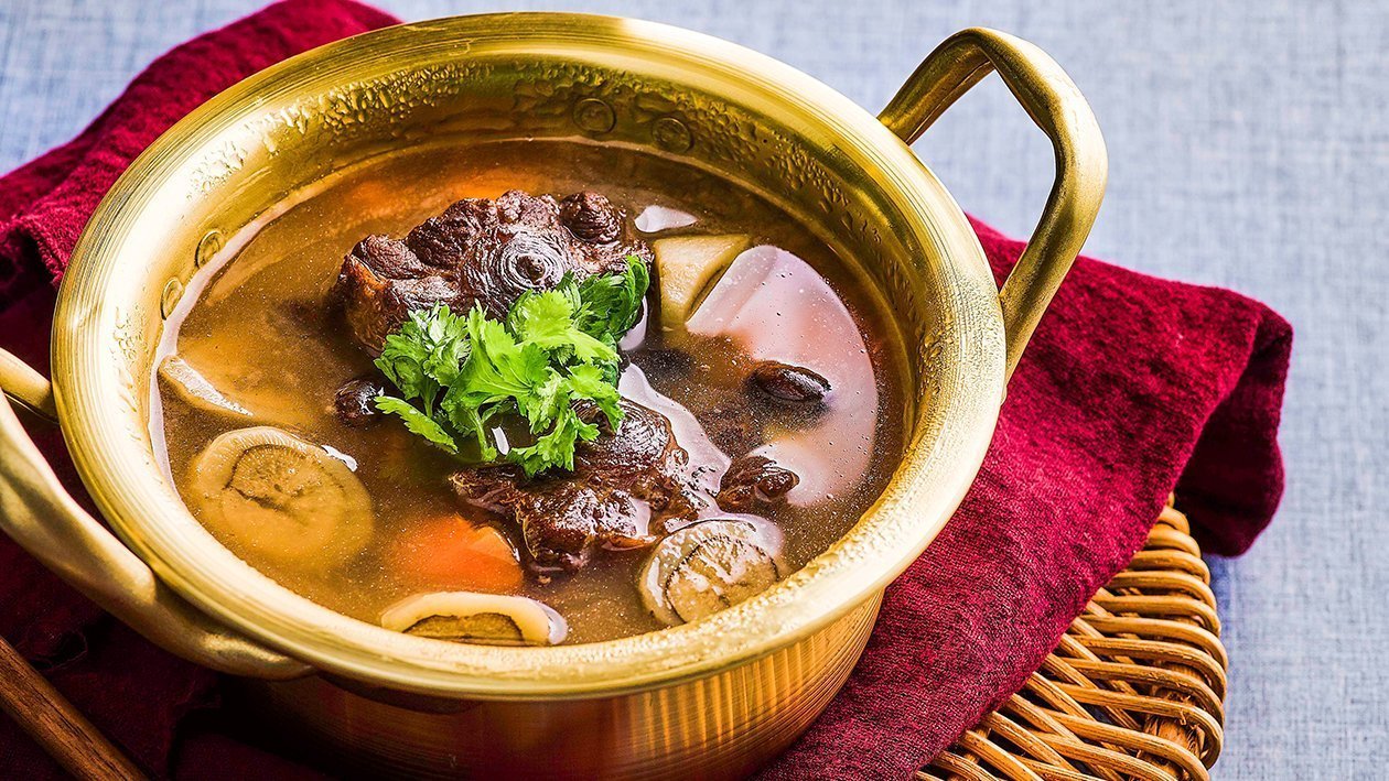 Supa din coada de vita in stil chinezesc – - Reţetă