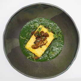 Crema de spanac cu mamaliga fripta si ciuperci sote Crema de spanac cu mamaliga fripta si ciuperci sote