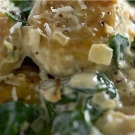 Gnocchi cu ciuperci, spanac si sos de parmezan Gnocchi cu ciuperci, spanac si sos de parmezan