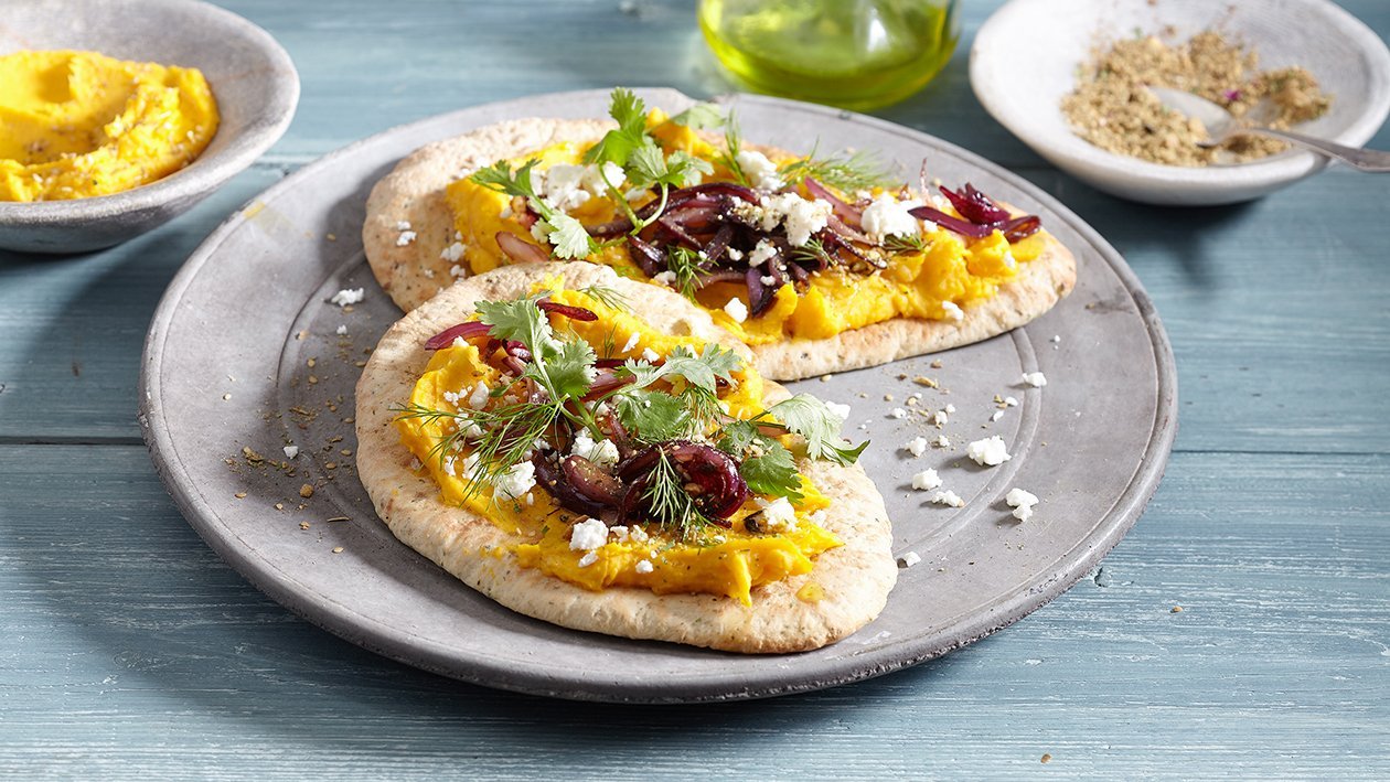 Lipie cu humus de dovleac, za’tar si confit de ceapa – - Reţetă
