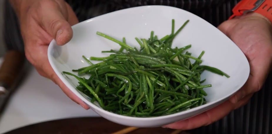 World Cuisines_Taiwan_Stir-Fried Water Lily_925x457