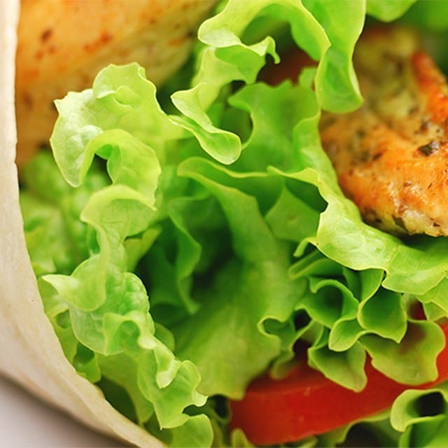 Wrap Thailandez cu pui si salata verde