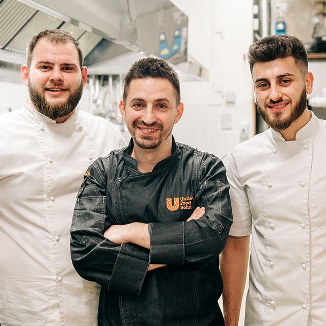 Pentru Chef Daniel Cheregi, un bucatar profesionist are urmatoarele 5 caracteristici: Pentru Chef Daniel Cheregi, un bucatar profesionist are urmatoarele 5 caracteristici: