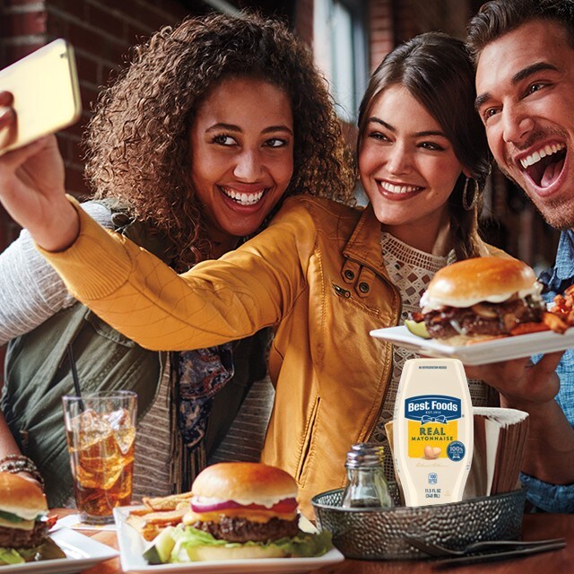 Cum sa pastrezi afacerea pe primul loc in mintea consumatorilor: promovarea restaurantelor pe retelele sociale