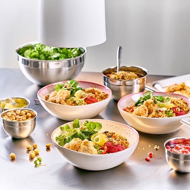 Preparatele pe baza de plante, inclusiv pentru consumatorii de carne, sunt acum in tendinte.